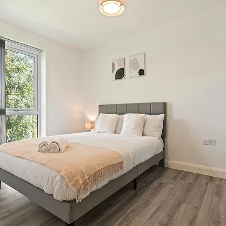 Elegant 2-bed With Tranquil Garden Area Birmingham